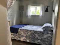 Waterfront cabin with access to Long Lake and Mud Lake. - Feriehus