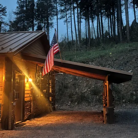 Luxury Gold Mine Cabin - 4 Mi to Deadwood Casinos