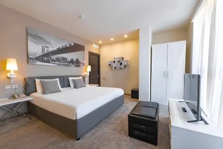 Opera Suite Hotel