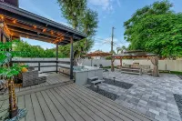 Family Fun & Backyard Oasis! Hot Tub, Games & BBQ! - Bungalows