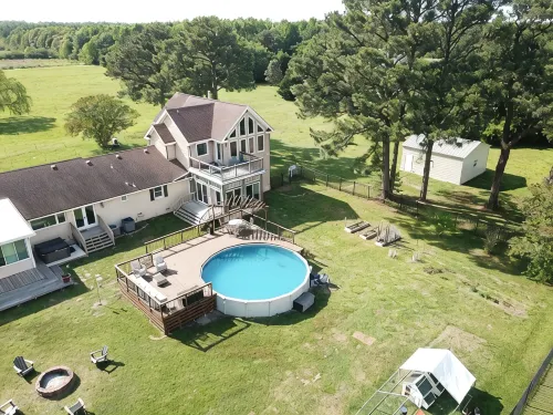 Spacious waterfront farmhouse with amazing views and kayaking - Jacuzzi