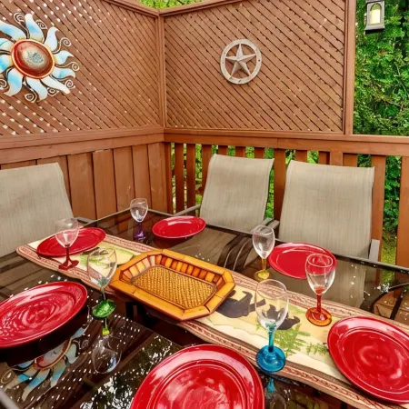 A Top Notch Lodge Cozy Cabin 3 Miles to Downtown Gatlinburg