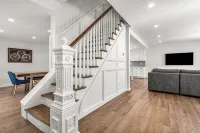 Newly Renovated Luxury 5Br Home + Office, Walk to Beach & Town - 3つ星