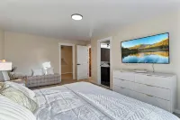 The NorthWest Vibes 6bd/3ba  w/GameRoom Covered String Light Deck w/ BBQ&Firepit - Balkoner