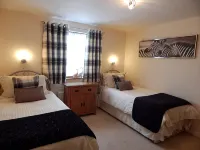 Beautiful spacious, split-level house near Fowey, heated swimming pool, hot tub - Wifi