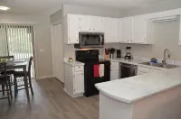 Gold Leaf Getaway: Cozy 2-bd apt in quaint Daleville, Streaming, WiFi, Near Base - 무료 와이파이