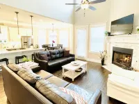 The Victorian-2 Min Walk to Historic Downtown McKinney + Game Room - 3-Sterne
