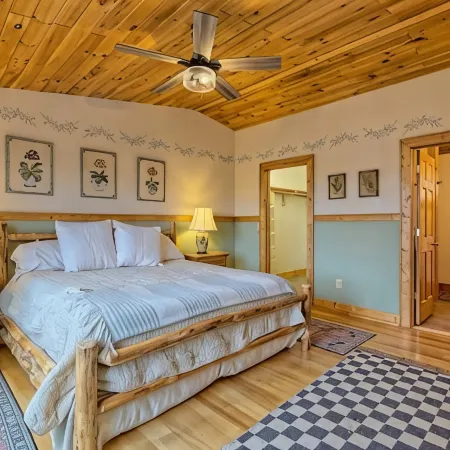 3 Suites with Game/Movie Room & Hot Tub