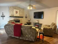 Family & Pet Friendly Broken Arrow Getaway -  Privatzimmer
