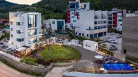 Geoje Island Four Season Pension - Rooftop Pools