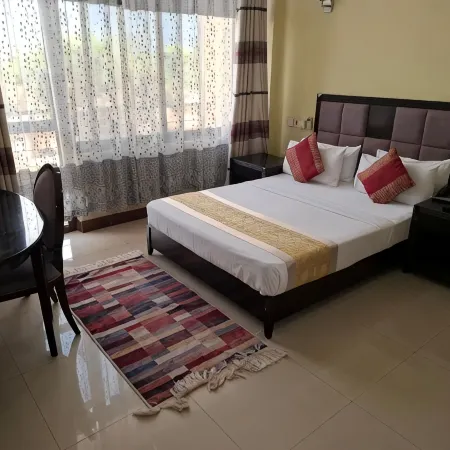 Flomi Hotel