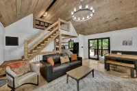 3.5 Miles to Blue Ridge + Hot Tub + Shuffleboard + Fire Pit + Arcade - シャレー