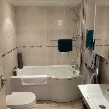 One bed cosy flat short walk  to Exeter centre