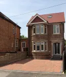 Newly Refurbished Modern 4 Bed Detached House - balcony