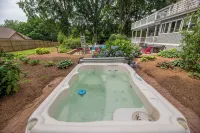 "Lakeshore Landing"- Next to Lake Norman, Pool, Game Room, Pickleball, Putt Putt -  Ferienhäuser