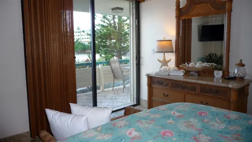 Prime Oceanfront, Remodeled St. Thomas 2BR/2BA Condo-Poolside, W/D, & Dining - Pools