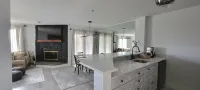 Newly Renovated 2BR - walk to lift;  walk to Stratton Village; easy parking