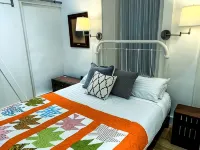 Marfa House Fronteriza--Central and Accessible Hotels in Marfa