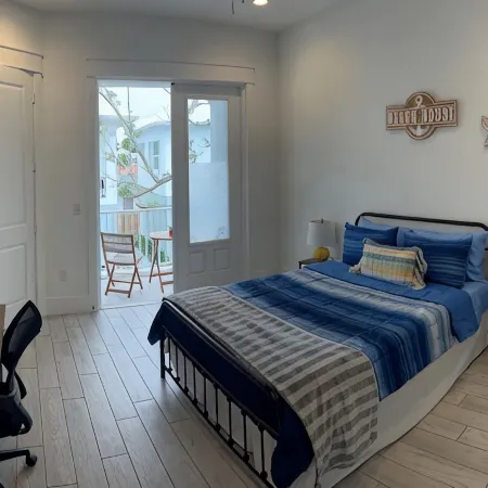 Spacious 3 Bedroom with Garage Easy Walk to Downtown Stuart and Riverfront Park.