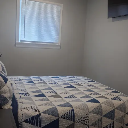 Waterfront Cottage | 3 bedroom | 1 bath | sleeps 6 people with Gourmet Kitchen