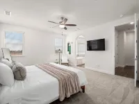 Brand New, Pool, Game Room, BBQ, 2 King Suites! - Homestays