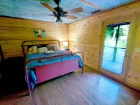 Secluded Riverfront Cabin 5 acres on Little Missouri River - balcón