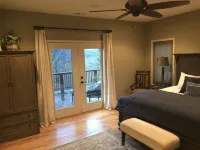 Great Location, Beautiful Mountain and Sunset Views, Hot Tub and Shuffleboard.