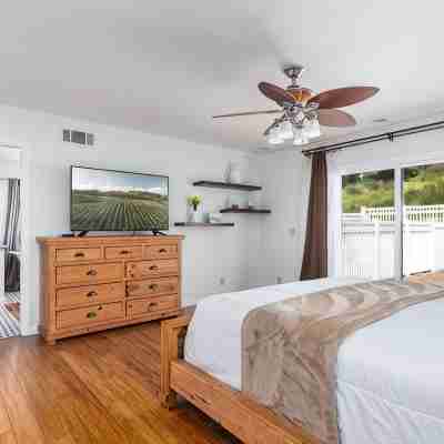 GREAT LOCATION! CLOSE TO PELTZER, LORIMAR, FAULKNER, LONG SHADOW WINERIES! Rooms