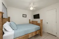 Waterfront 4-bedroom Private Single-family House/Villa - Wifi