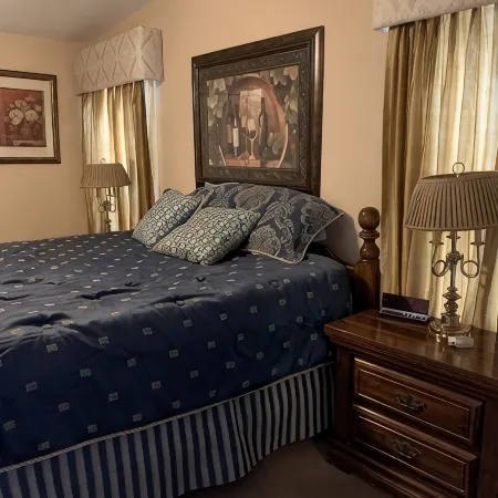 Unbeatable Waterfront Deal: Special Offers on 4Br Luxury Canal Retreat