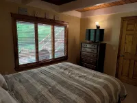 Beautiful Chalet Style Home with Seasonal Mountains Views in North Conway, NH - Chalets