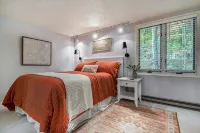 Lakefront 3 Bedroom Townhome - Fall colors and Quaint Towns - Sleeps 8 - Homestays
