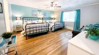 Hot Tub, Game Room, Only 2 Blocks from the Lake! - 4 tähden