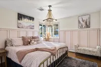 8 Bedrooms, Sleeps 20:  Hot Tub, 20Mins to Denver/Red Rocks - 3つ星