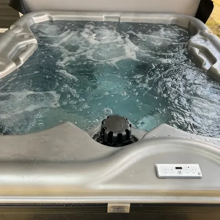 Bourbon Run - HotTub/ Ark 30min/ Horse Park 12min/ Walk Downtown/ 4BR Sleeps 8