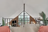 MID-CENTURY MODERN A-FRAME - HOT TUB/FIREPIT IN WOODS - Chalets