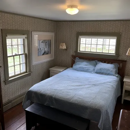Walk to Mansion Beach, Large Yard! Hotels in Block Island