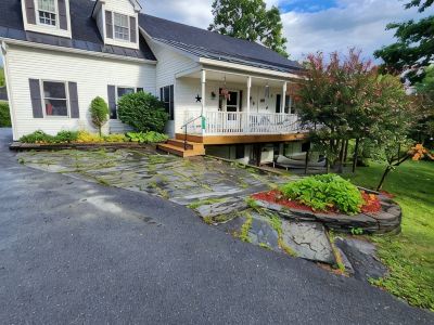 Relax by "The Water's Edge Enjoy Amazing Views and Year Round Fun!