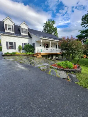 Relax by "The Water's Edge enjoy amazing views and year round fun! 6BR/3.5BA - Wifi