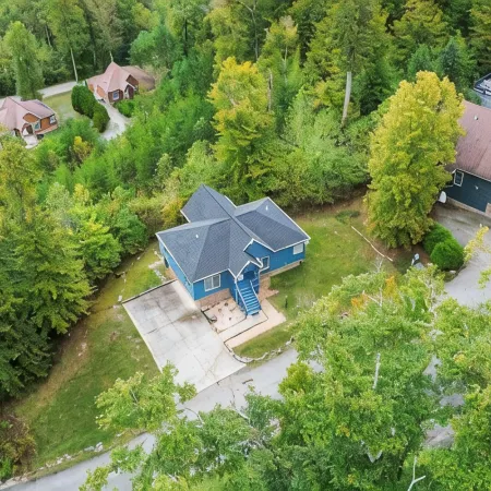 Welcome to Villa Bleu at Lake Cumberland – Your Perfect Lakeside Retreat!