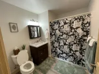 Yellowstone Retreat Rentals U3: two blocks from Yellowstone! - Wifi