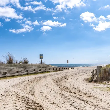 Newly Renovated Condo! Ocean View, Steps to beach, pool, private balcony,A/C