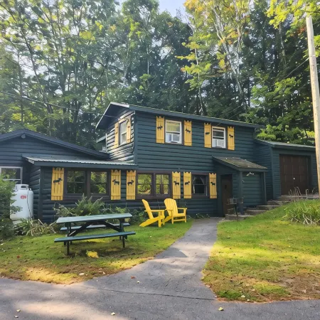 Lake George Diamond Point 3 Bed / 2 Ba two story Cabin