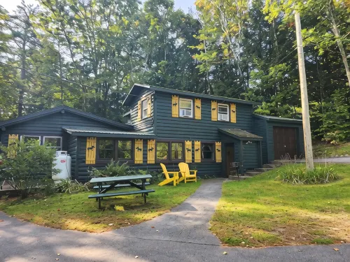 Lake George Diamond Point 3 Bed / 2 Ba two story Cabin - شاليه