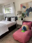 Sundog Cottage - Clean & Cozy - EV - Walk to Food & Beach - Fenced Yard for Dog - 4 étoiles