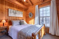 Cozy Retreat - 8 Minutes to Top Trails -Hot Tub + Firepit - con encanto