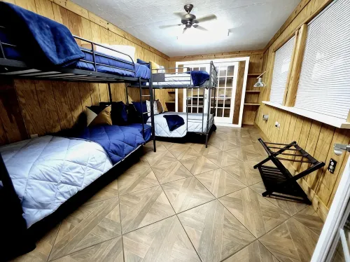 Cozy cottage on 8 acres near state park and atv trails. Pet Friendly! - Wi-Fi