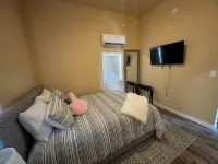 Tiny Flamingo's Nest - Cottage Near Pioneer Woman Mercantile - Pet friendly! - 3-Sterne