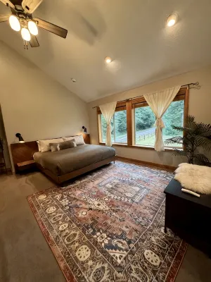 Golden Grove On the River! Amazing home above the Smith River. - 3-Star