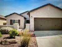 Amazing outdoor space! 5 minute walk to park with paved trails. - Swimmingpools